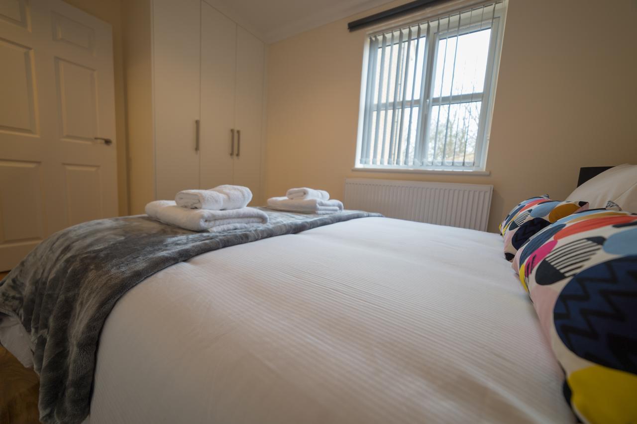 London Heathrow Serviced Apartments Ashford  Exterior photo